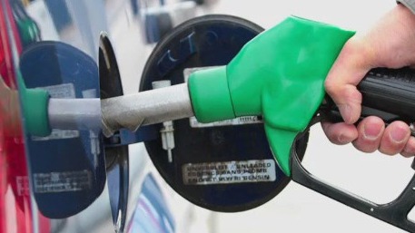 SoCal gas prices continue to go down