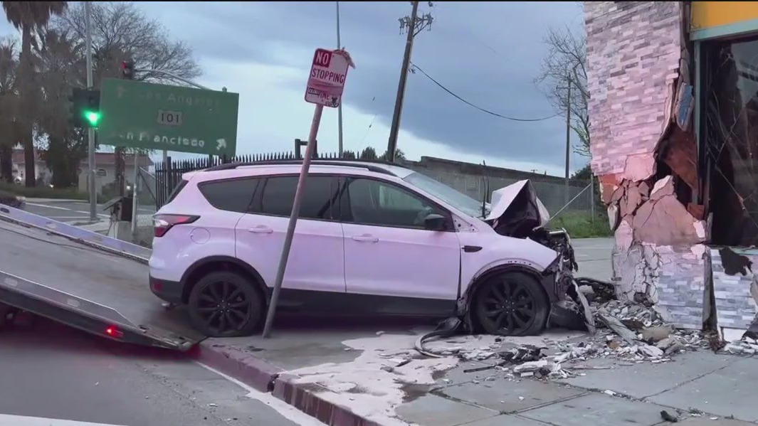 Car slams into San Jose restaurant