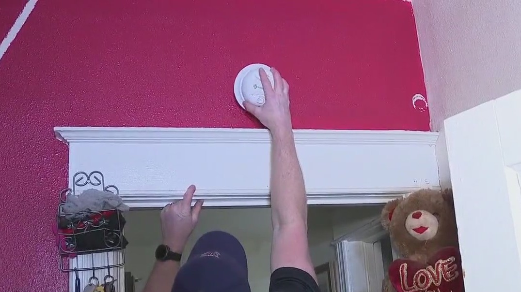 MFD hands out free smoke detectors