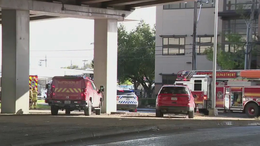 2 seriously injured after crash in N. Austin