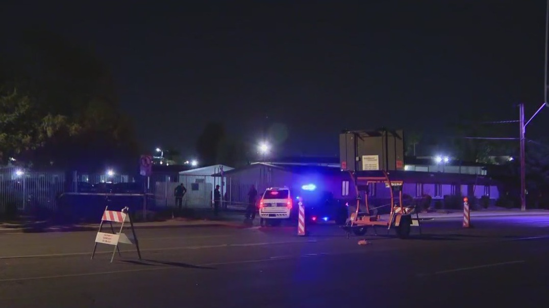 Man shot in Phoenix, suspect sought