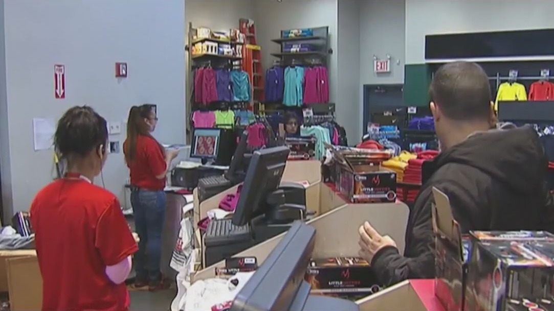 Stores start hiring as holiday season gets closer
