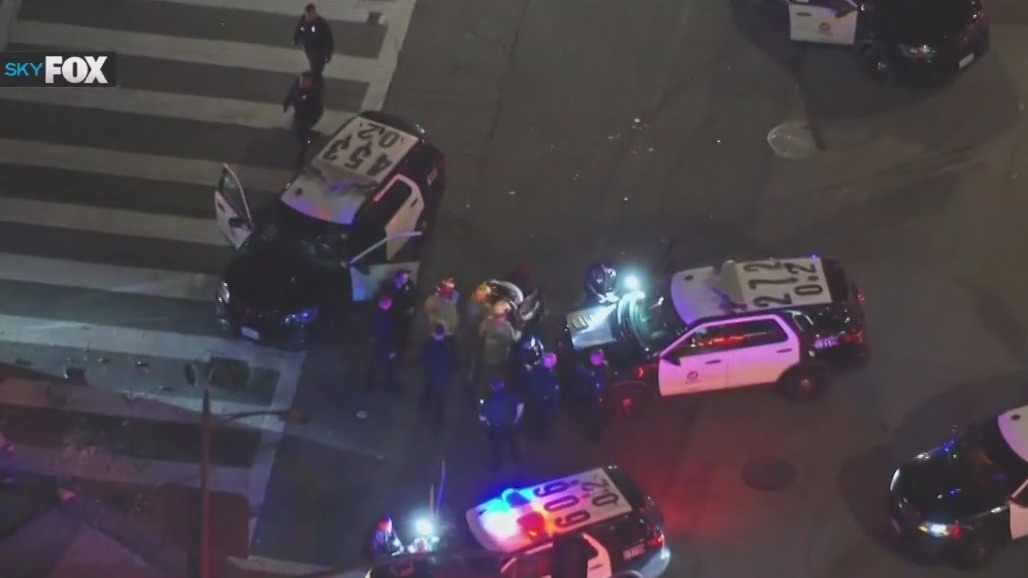 Downtown LA police chase ends in crash; 4 hurt