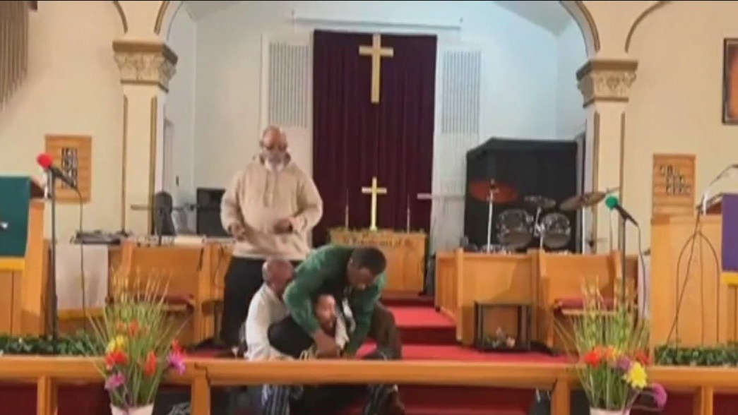 Across America: Suspect points gun at pastor during church