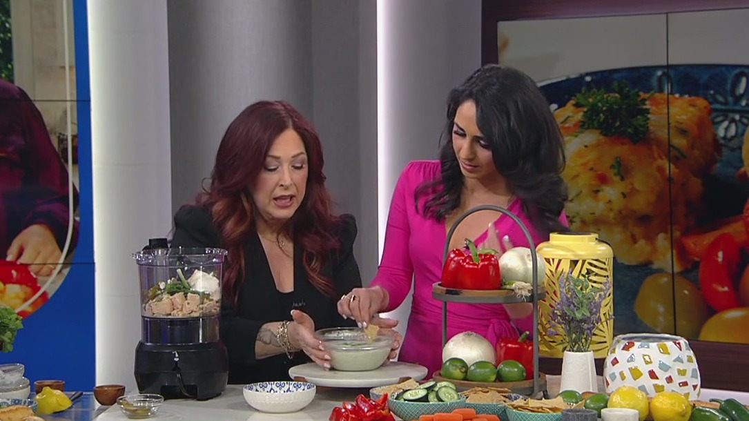 Carnie Wilson brings the party with her chicken dip