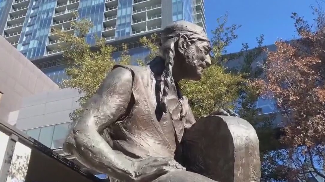 Willie Nelson statue downtown vandalized