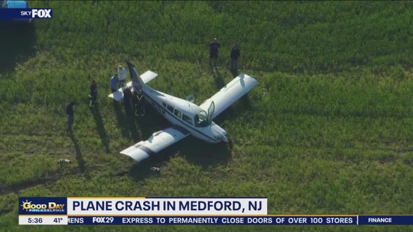 Plane crashes off runway in South Jersey