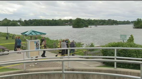 Dive teams search for man at Belleville Lake