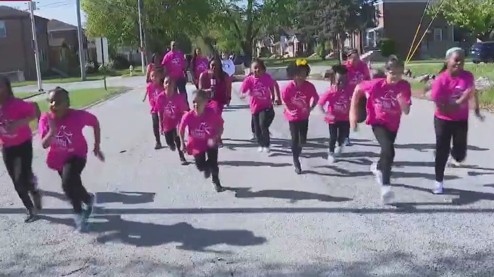 Girls on the Run hit the pavement with the goal of inspiring young Chicago girls