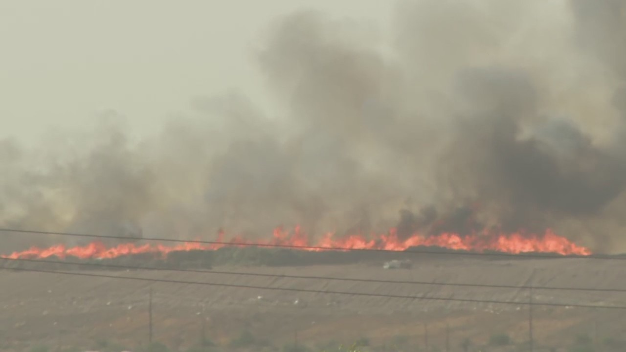 Landfill fire sends smoke across the East Valley