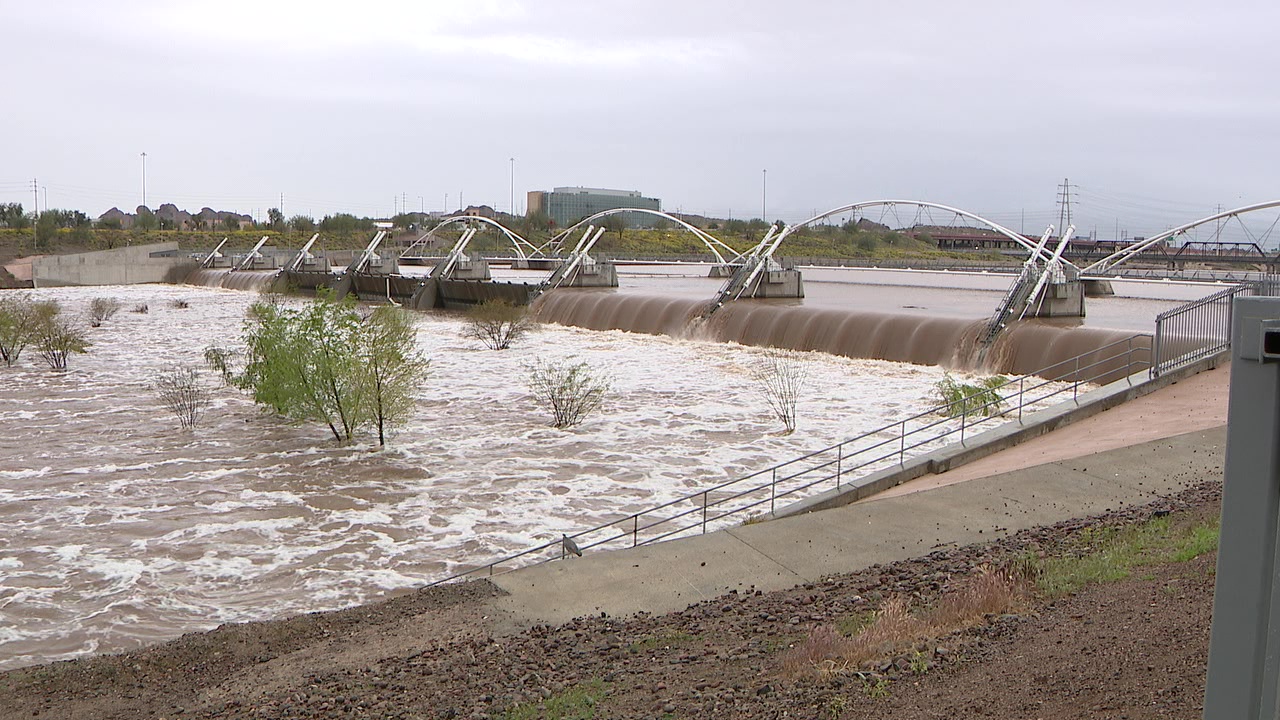 Storm runoff and SRP water release prompt Tempe Town Lake Closure