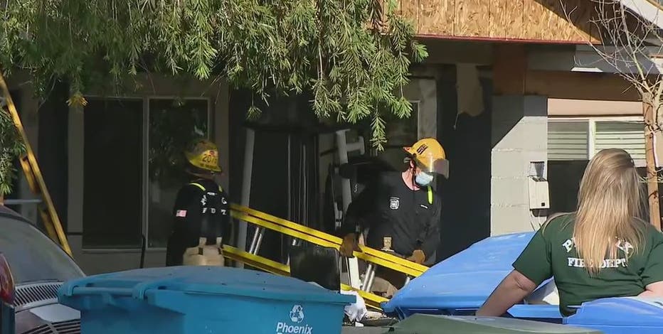 FD: Family of 6 displaced by house fire in Phoenix