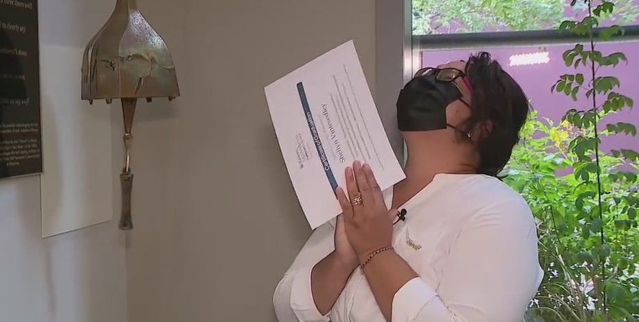 Arizona woman celebrates final cancer radiation treatment