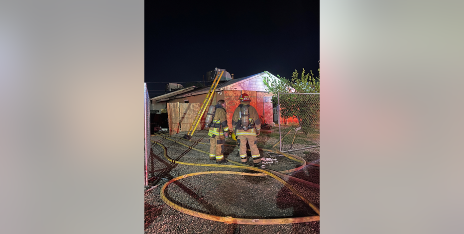 Family safely escapes Phoenix house fire with heavy flames and smoke