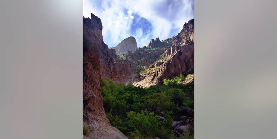 Hiker falls off Flatiron Summit, dies after trying to take a photo at the trail's edge