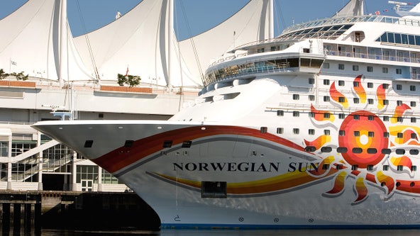 Norwegian cruise ship hits iceberg in Alaska