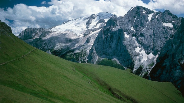 Alpine glacier breaks loose, kills 4 hikers on popular trail