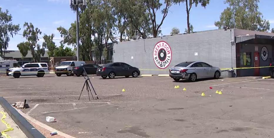 2 men killed in shooting at Phoenix bar, 1 detained