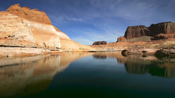 2 people killed, 3 seriously hurt in plane crash at Lake Powell