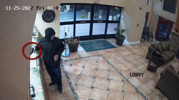 Camera catches man robbing Casa Grande hotel at gunpoint