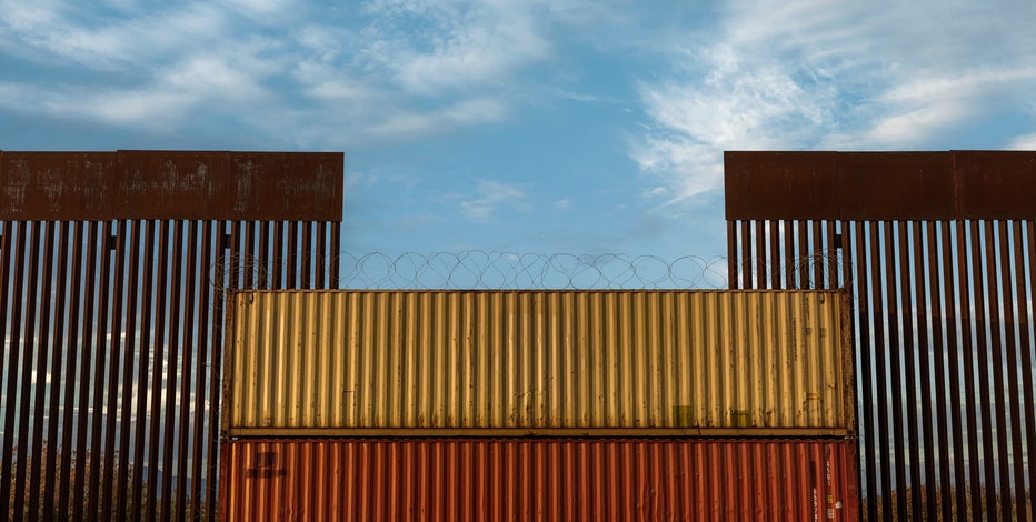 Feds to drop Arizona lawsuit over shipping containers at border