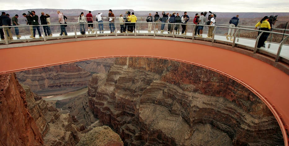 Man falls more than 4,000 feet from Grand Canyon skywalk to his death