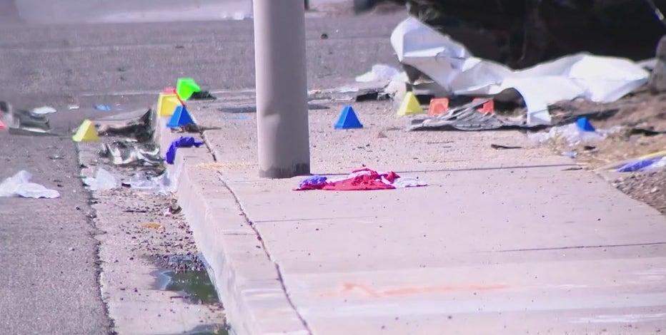 Phoenix rollover crash leaves 1 dead, 5 hospitalized