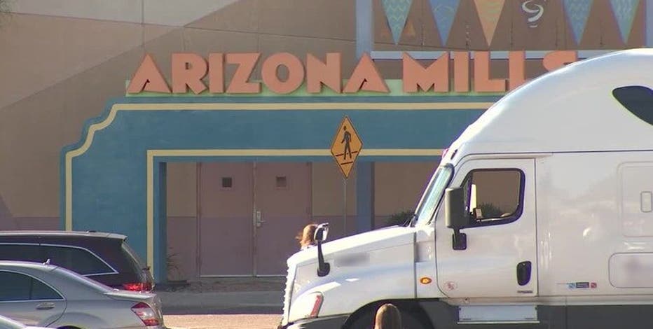 Shoplifting leads to fight at Arizona Mills, suspects sought