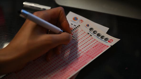 Powerball numbers revealed for Saturday's $960 million jackpot