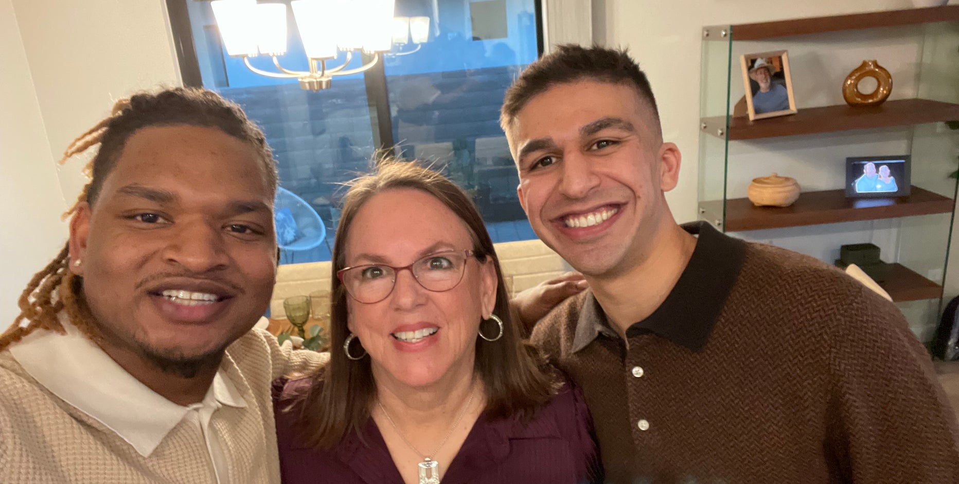 Arizona Thanksgiving duo brought together by mistaken text reunite for the holidays