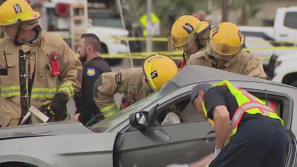 Good Samaritans work to help victims after car slams into power pole in Phoenix