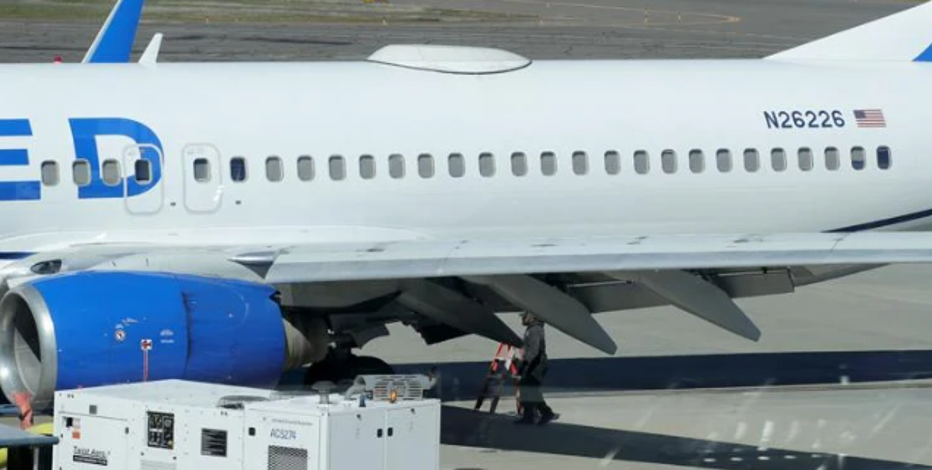 United flight from San Francisco lands with missing panel