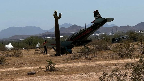 Small plane lands on highway near Lake Pleasant