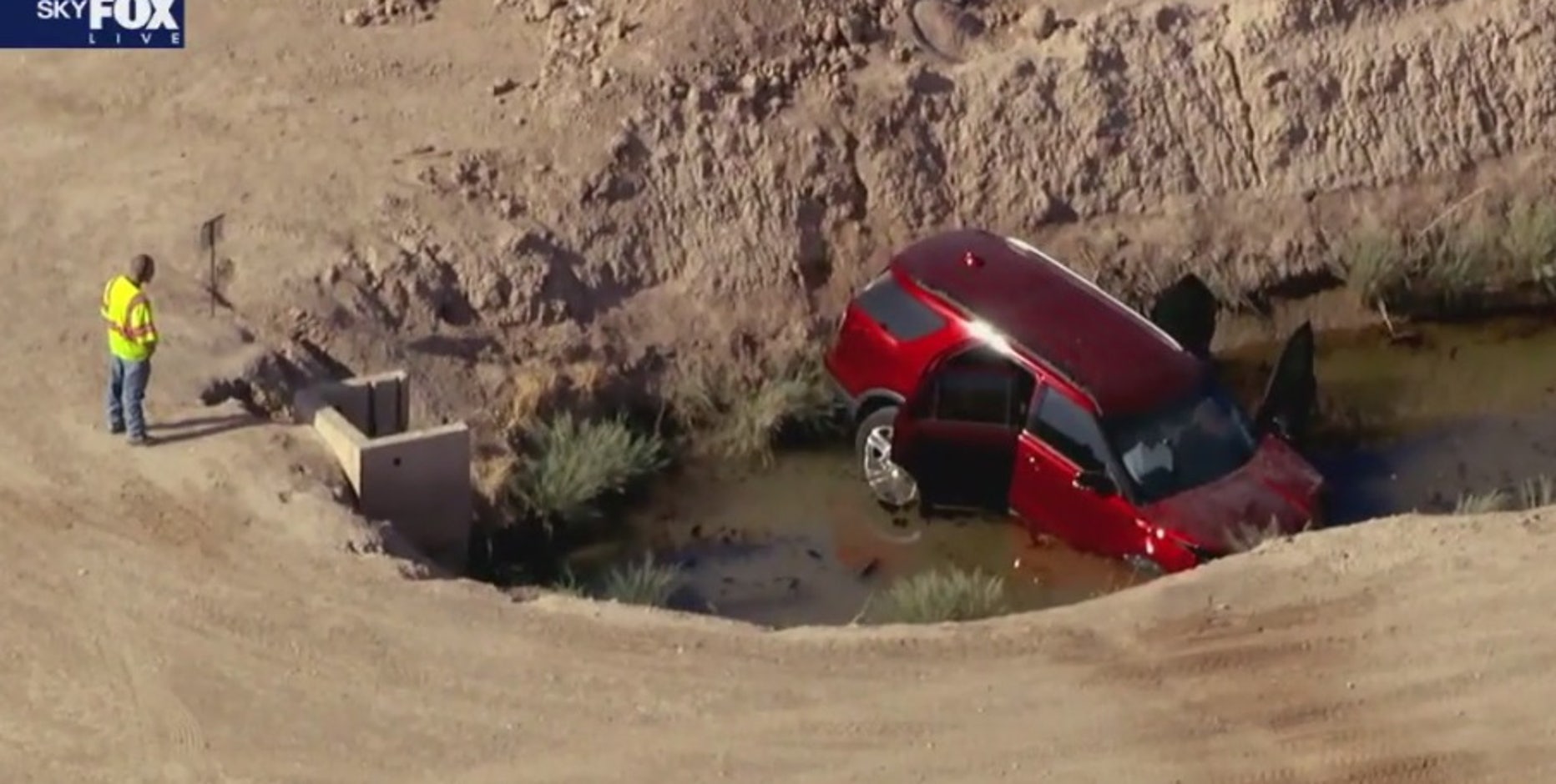 2 kids hospitalized after crash sends SUV into canal