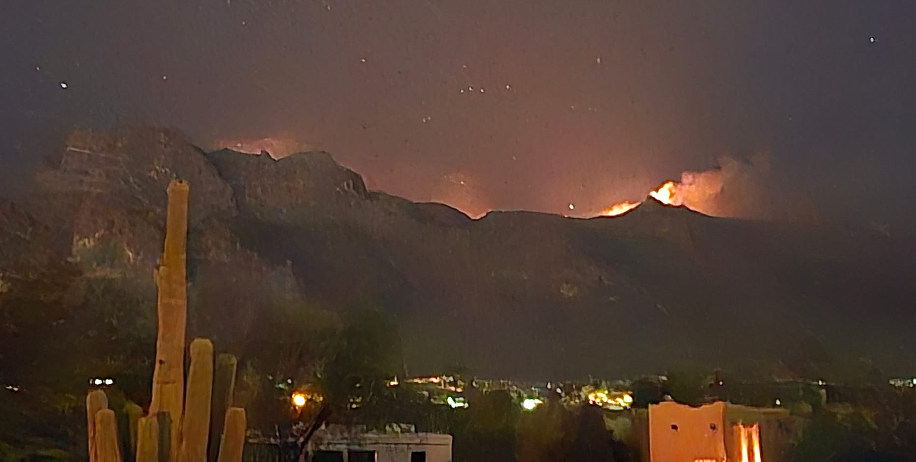 Siphon Fire: Evacuations ordered amid wildfire burning in Superstition Mountains