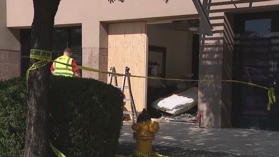Driver crashes into Chandler salon; no injuries reported