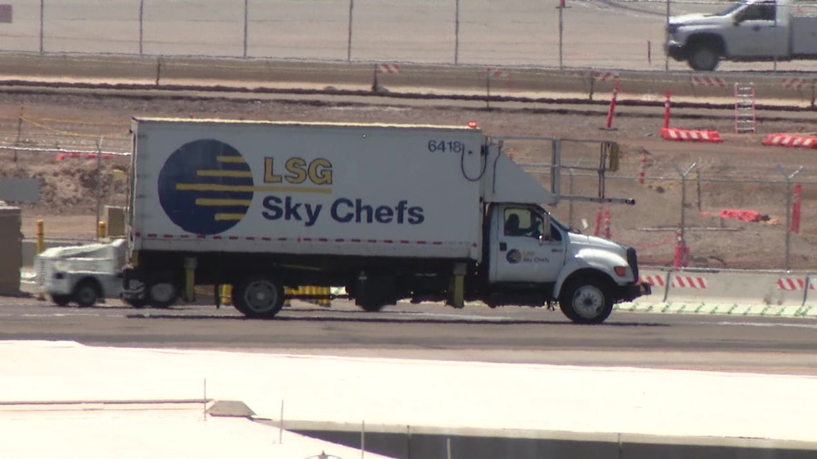 Vendor at Sky Harbor reportedly in violation of Phoenix's heat ordinance
