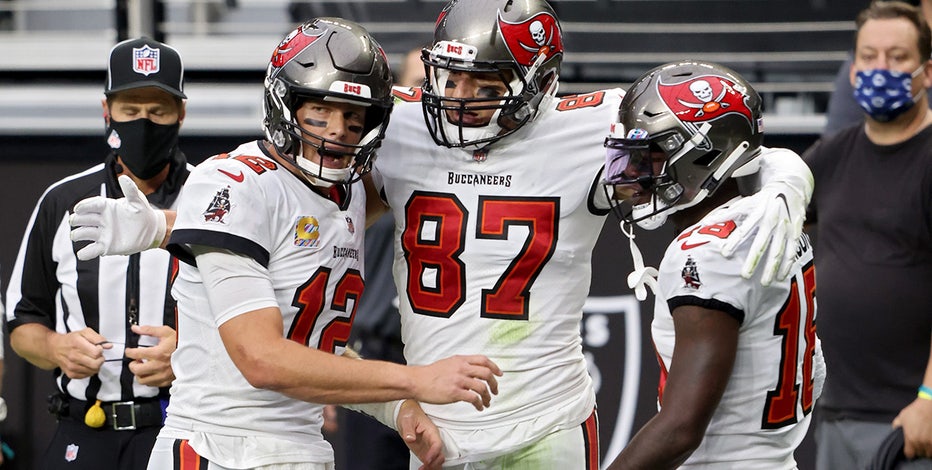 Brady's 4 TD passes lead Buccaneers past Raiders, 45-20