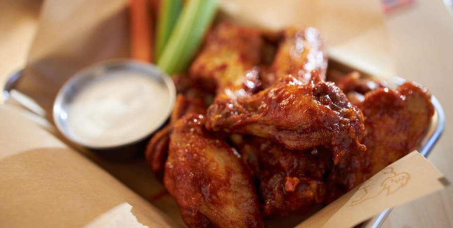 How to score free beer, wings and pizza just by watching the Super Bowl