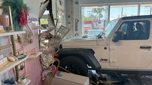 3 hurt after Jeep crashes into Manatee County store
