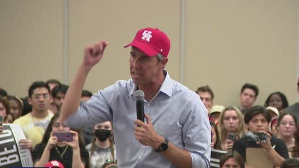 O'Rourke rallies young supporters in Houston, calling Abbott "worst governor" in the US