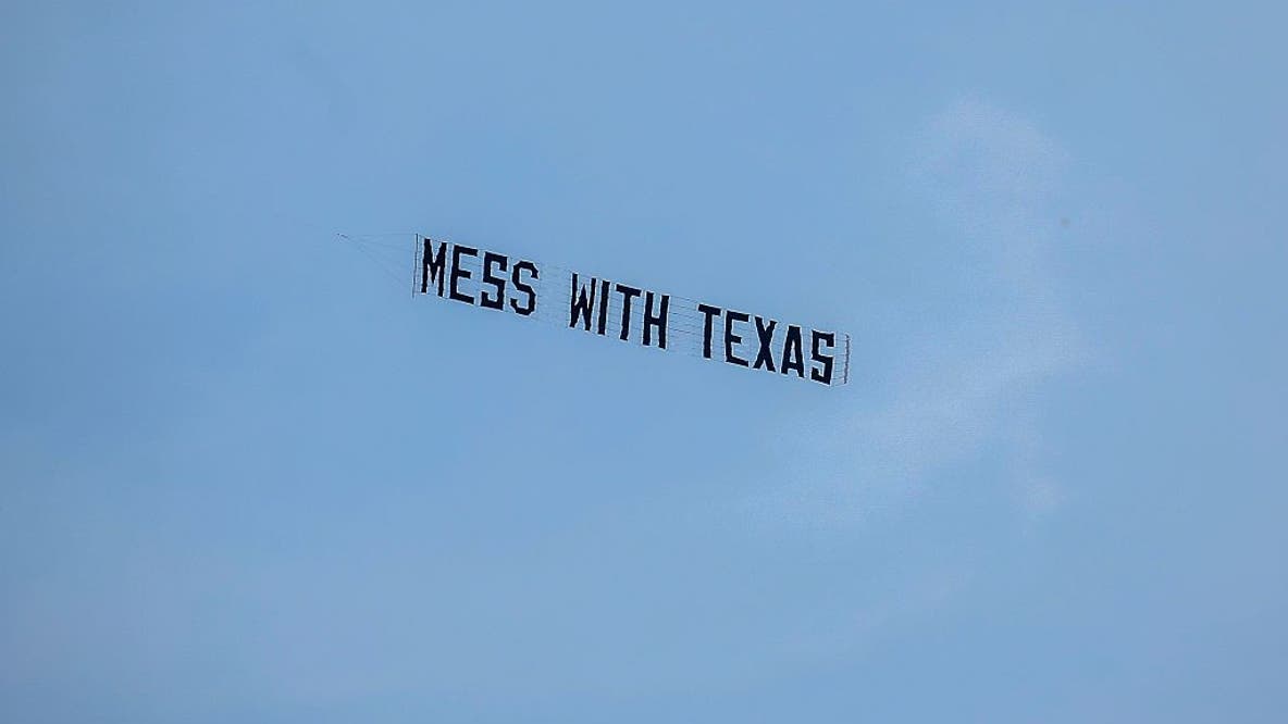 'Mess with Texas': Plane banners, highway signs cross state lines in redistricting fight