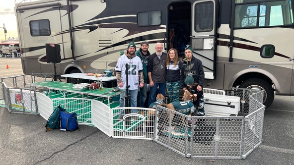 Eagles Fever: Fans cheer on beloved Birds tailgating hours before NFC Championship kickoff