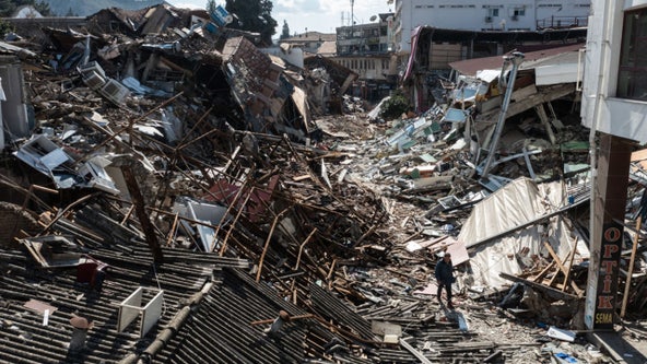 How long can people survive under rubble after an earthquake?