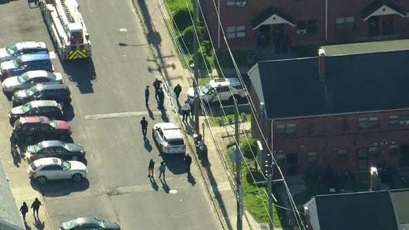 Police investigate South Philadelphia double shooting that leaves 1 man extremely critical