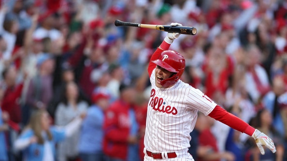Relive it: Hoskins' bat spike remembered as electrifying Phillies playoff moment