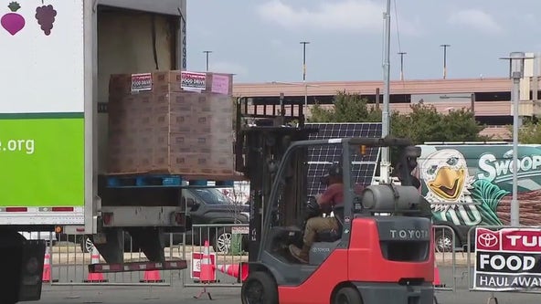 Toyota holds 15th annual Tundra Food Drive, benefitting Philabundance