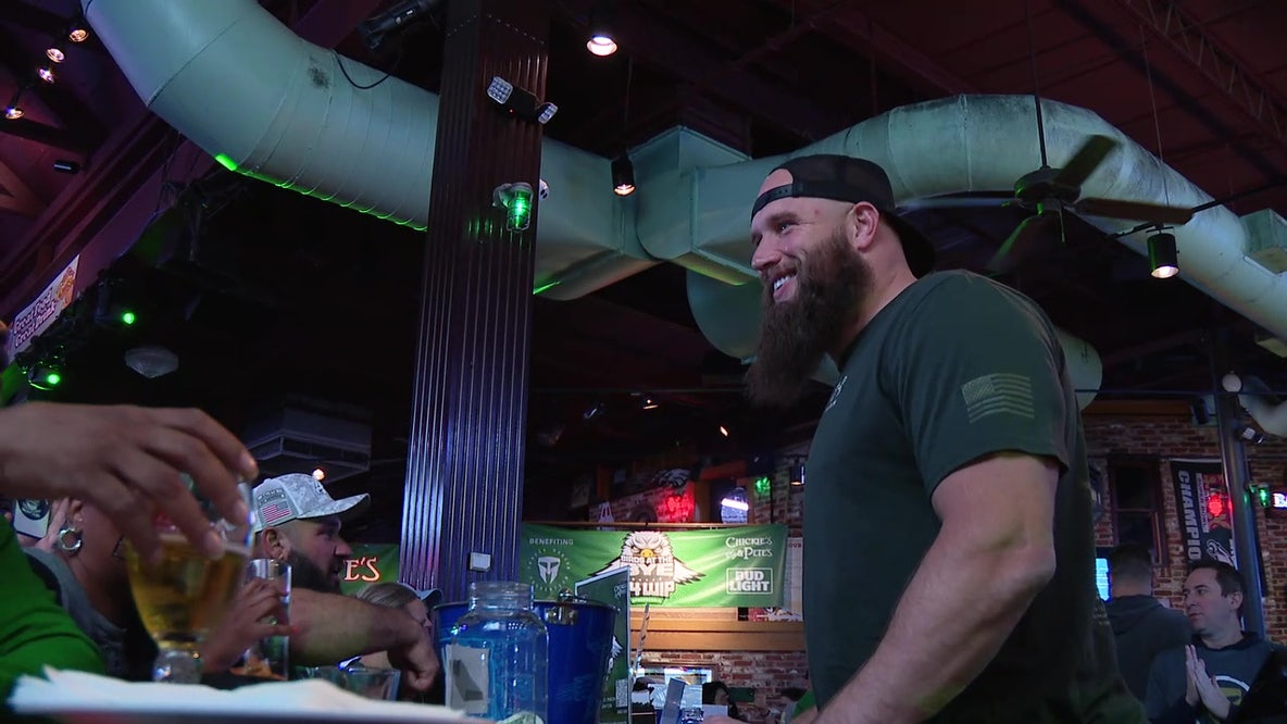 Eagles players swap football for bartending to support veterans