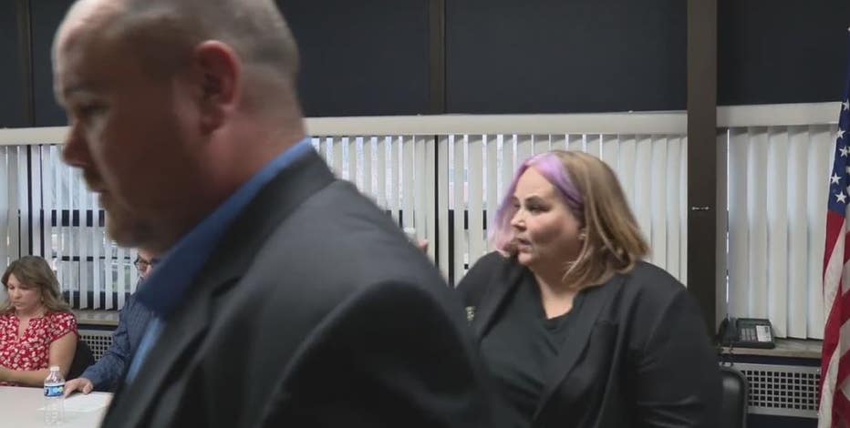 T-Mobile reps walk out of Wyandotte meeting as tempers flare over cell site on school