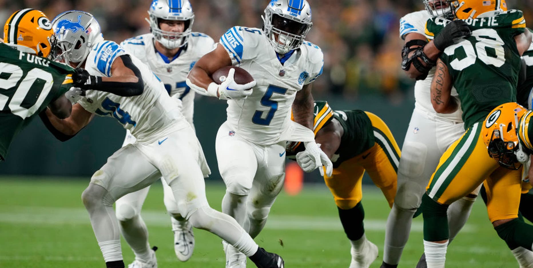 Montgomery leads Lions to dominant 34-20 win over Packers at Lambeau Field